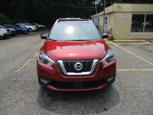 Used 2020 Nissan Kicks SR FWD image 11