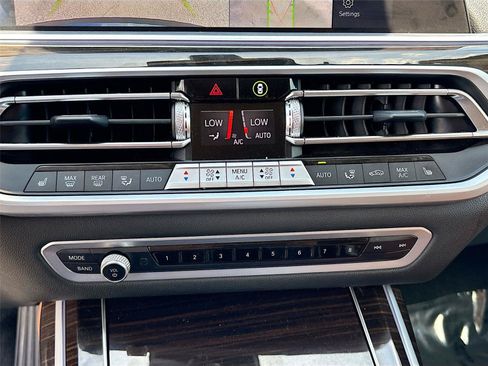 Used 2021 BMW X7 xDrive40i AWD/4WD image 16