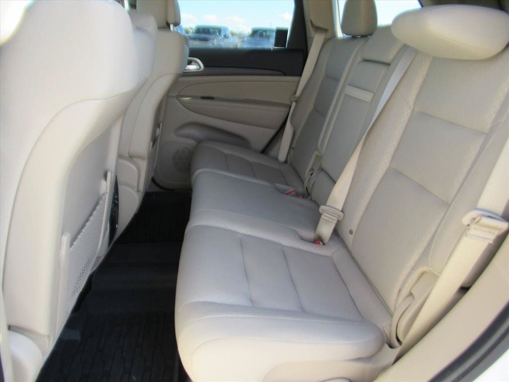 Used 2022 Jeep Grand Cherokee Laredo E AWD/4WD image 27