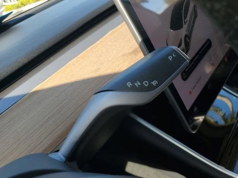 Used 2018 Tesla Model 3 Long Range image 19