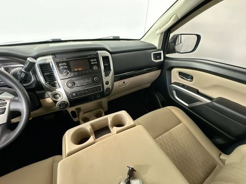 Used 2018 Nissan Titan SV AWD/4WD image 11