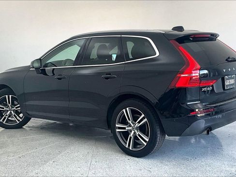 Used 2018 Volvo XC60 T5 Momentum w/ Vision Package image 17