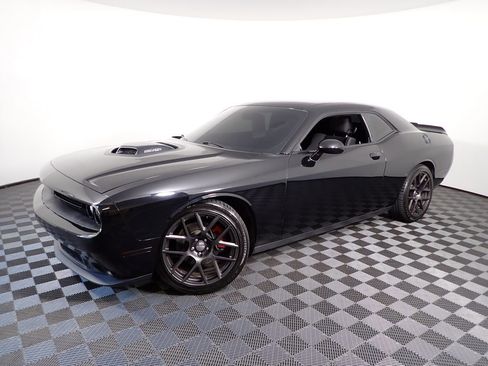 Used 2016 Dodge Challenger R/T RWD image 10