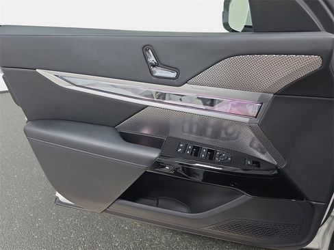 Used 2023 BMW i7 xDrive60 w/ Parking Assistance Package image 27