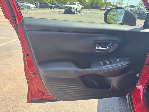 Used 2024 Honda HR-V Sport image 17