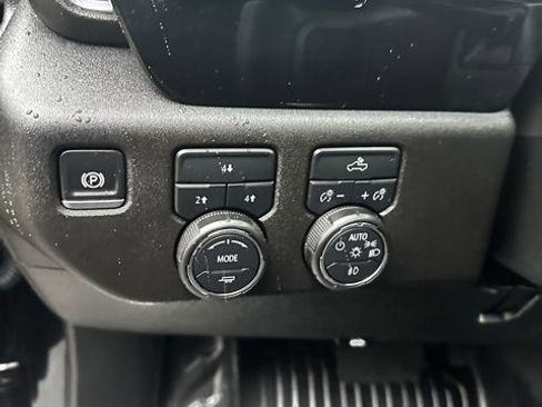 Used 2025 Chevrolet Silverado 2500 LT image 19