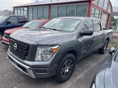 Certified 2022 Nissan Titan SV RWD image 2