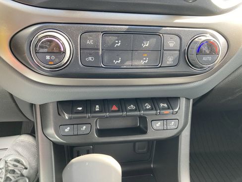 Used 2022 Chevrolet Colorado Z71 w/ Z71 Midnight Edition image 33