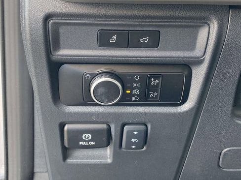 Used 2024 Ford Expedition XLT image 19