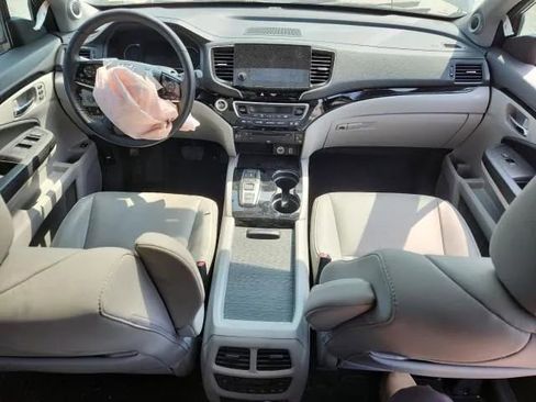 Used 2020 Honda Pilot Touring image 8