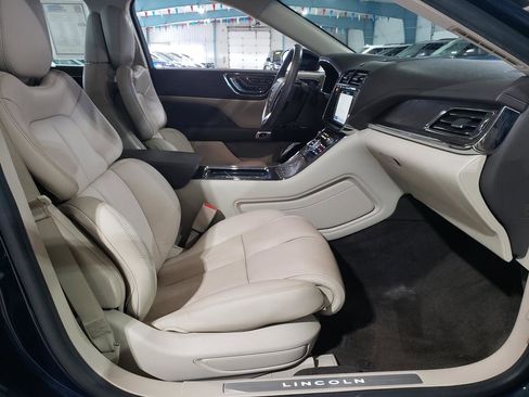 Used 2017 Lincoln Continental Select w/ Climate Package image 17