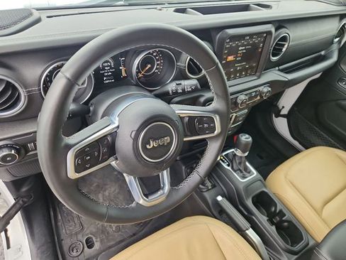 Used 2018 Jeep Wrangler Unlimited Sahara AWD/4WD image 10
