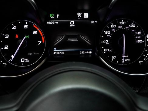 Used 2022 Alfa Romeo Giulia Veloce image 31