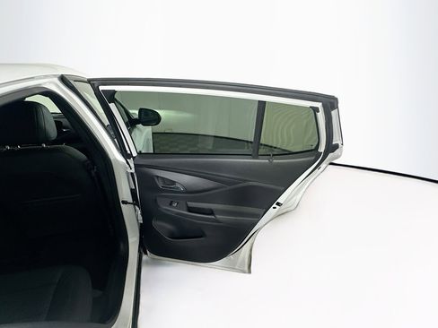 Used 2025 Buick Envista Sport Touring image 29