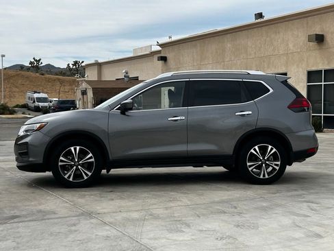 Used 2019 Nissan Rogue SV w/ Premium Package image 4