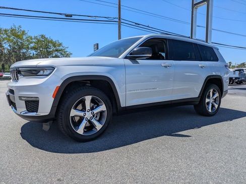 Used 2022 Jeep Grand Cherokee L Limited RWD image 9