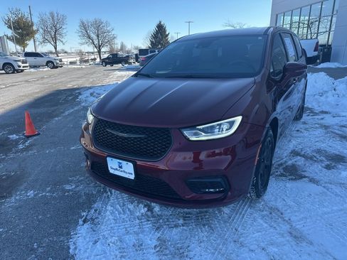 Used 2022 Chrysler Pacifica Touring-L w/ S Appearance Package image 7