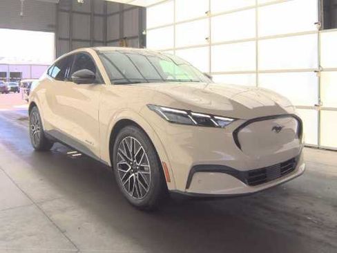 Used 2025 Ford Mustang Mach-E Select w/ Comfort Package Lite image 3