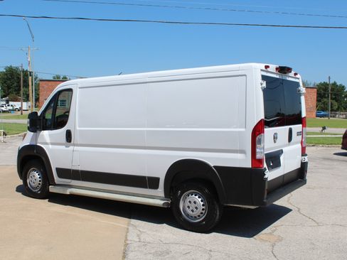 Used 2025 RAM ProMaster 2500 w/ U-Haul Equipment Group FWD image 8
