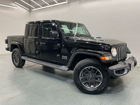 Used 2020 Jeep Gladiator Overland AWD/4WD image 2
