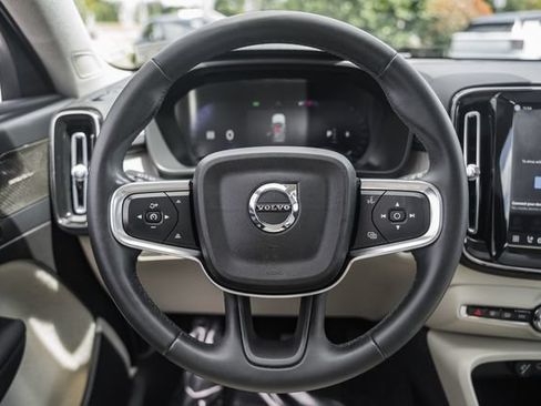 Certified 2023 Volvo XC40 B5 Ultimate w/ Protection Package Premier AWD/4WD image 32