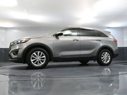Used 2016 Kia Sorento LX image 47