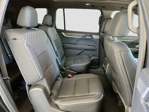 Used 2024 GMC Acadia Denali w/ Super Cruise Package image 30