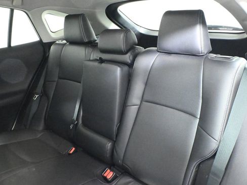 Used 2022 Toyota Venza LE image 4