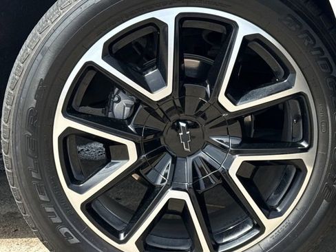 Used 2022 Chevrolet Tahoe RST w/ Luxury Package RWD image 12