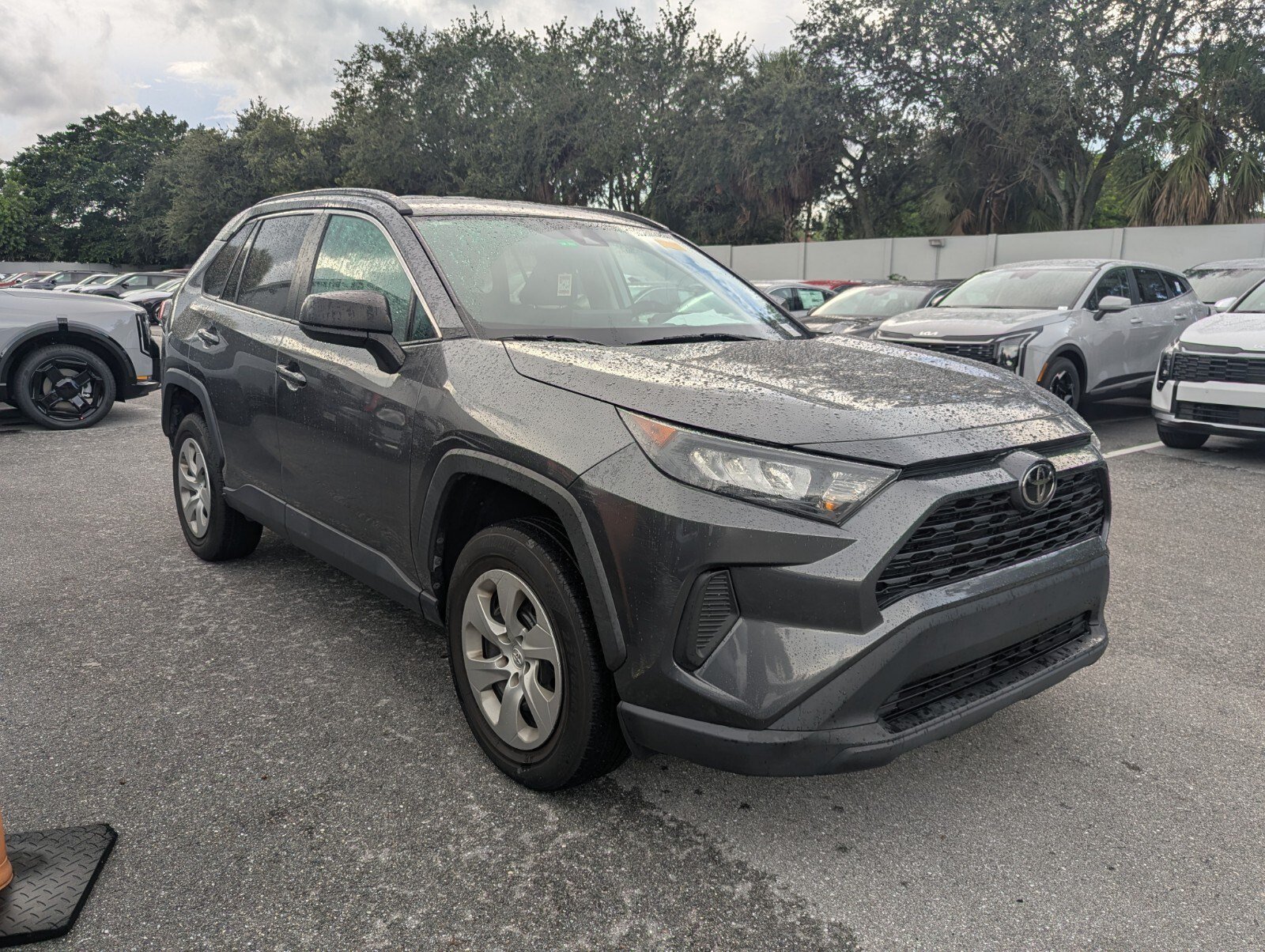 Used 2021 Toyota RAV4 LE FWD image 1