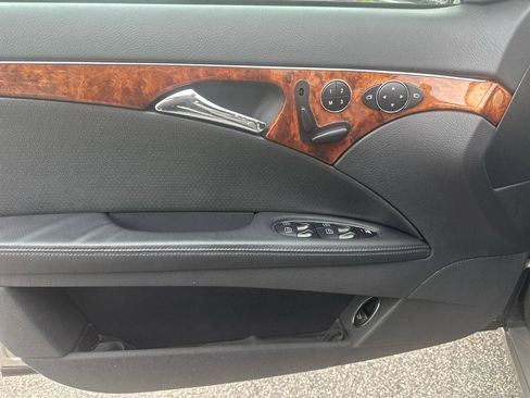 Used 2005 Mercedes-Benz E 320 Sedan image 17