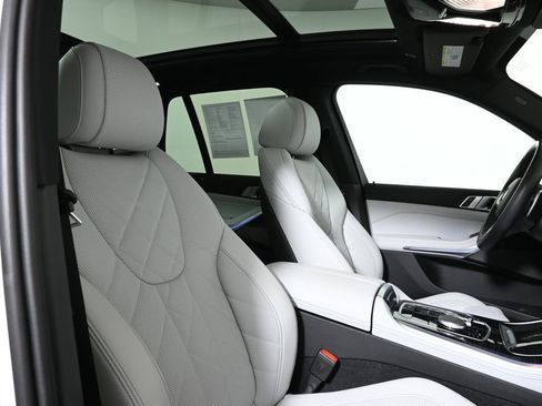 Certified 2024 BMW X5 xDrive40i w/ M Sport Package image 33