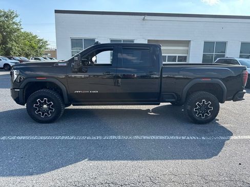 Used 2025 GMC Sierra 2500 AT4X AWD/4WD image 2
