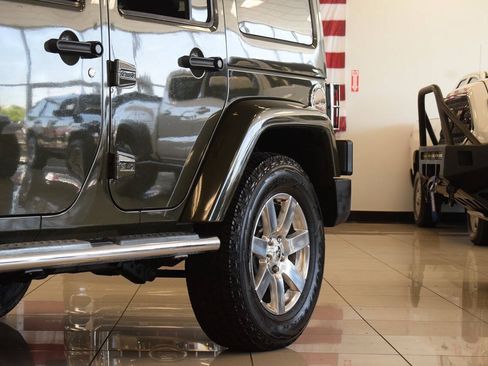 Used 2015 Jeep Wrangler Unlimited Sahara w/ Dual Top Group AWD/4WD image 19