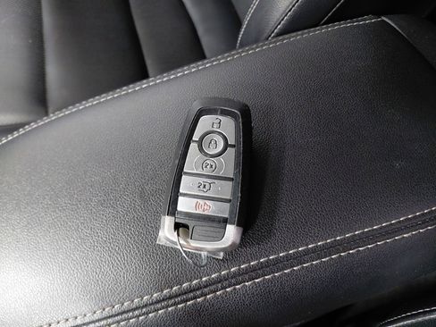 Certified 2022 Ford Escape Titanium image 5