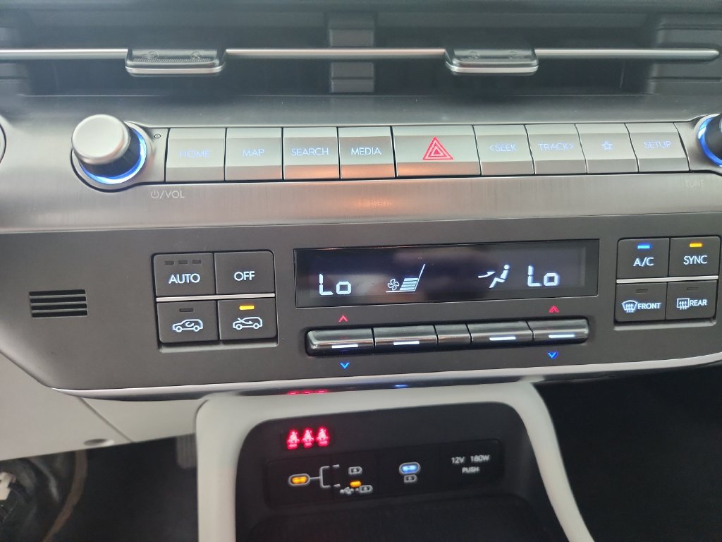 Used 2025 Hyundai Kona SEL FWD image 28