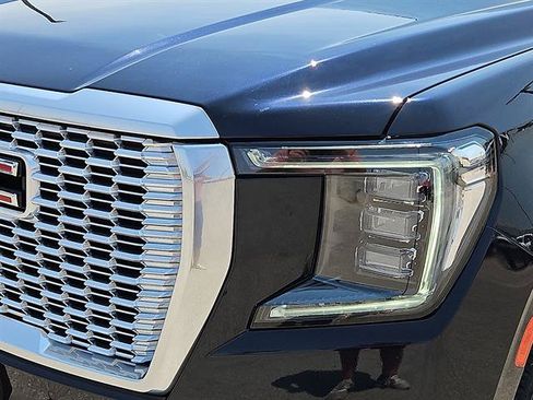 Used 2023 GMC Yukon Denali w/ Advanced Technology Package RWD image 7