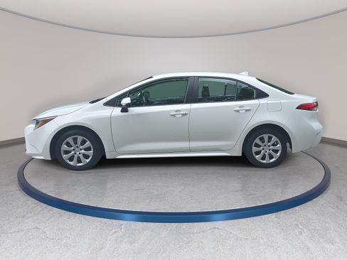 Used 2024 Toyota Corolla LE FWD image 8