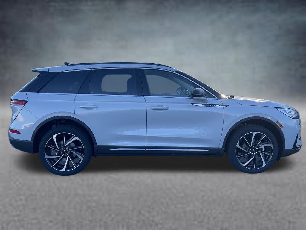 New 2026 Lincoln Corsair Reserve FWD image 4
