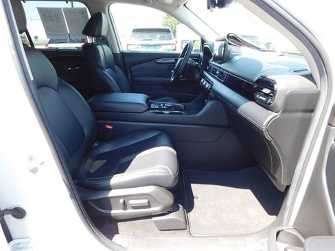 Used 2025 Honda Pilot Touring image 18