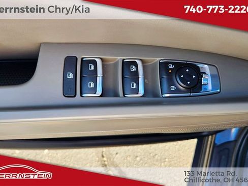 Used 2025 Kia Carnival FWD image 14