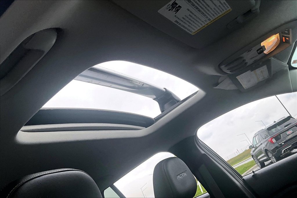 Used 2024 Chevrolet Trax ACTIV w/ Sunroof Package FWD image 22