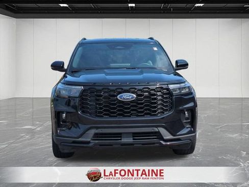 Used 2025 Ford Explorer ST-Line w/ ST-Line Street Pack AWD/4WD image 8