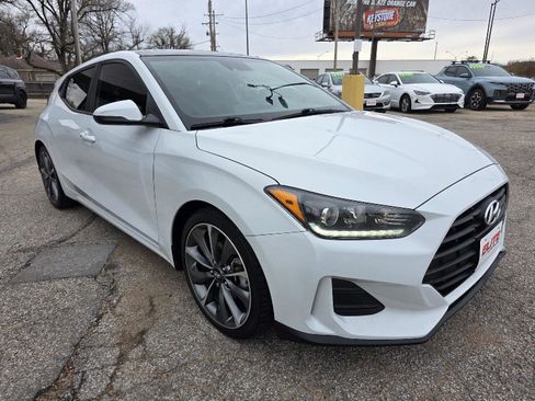 Used 2020 Hyundai Veloster 2.0 Premium image 3