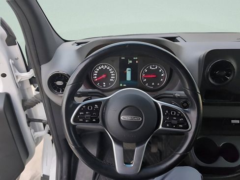 Used 2021 Freightliner Sprinter 2500 image 15