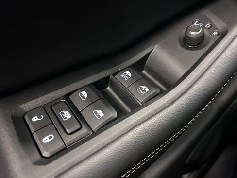 Used 2023 Jeep Grand Cherokee L Limited w/ Black Appearance Package AWD/4WD image 5