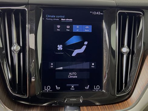 Used 2021 Volvo XC60 T5 Momentum image 26