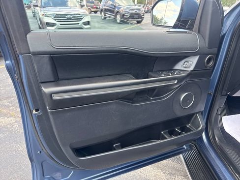 Used 2019 Ford Expedition XLT w/ Equipment Group 202A AWD/4WD image 37