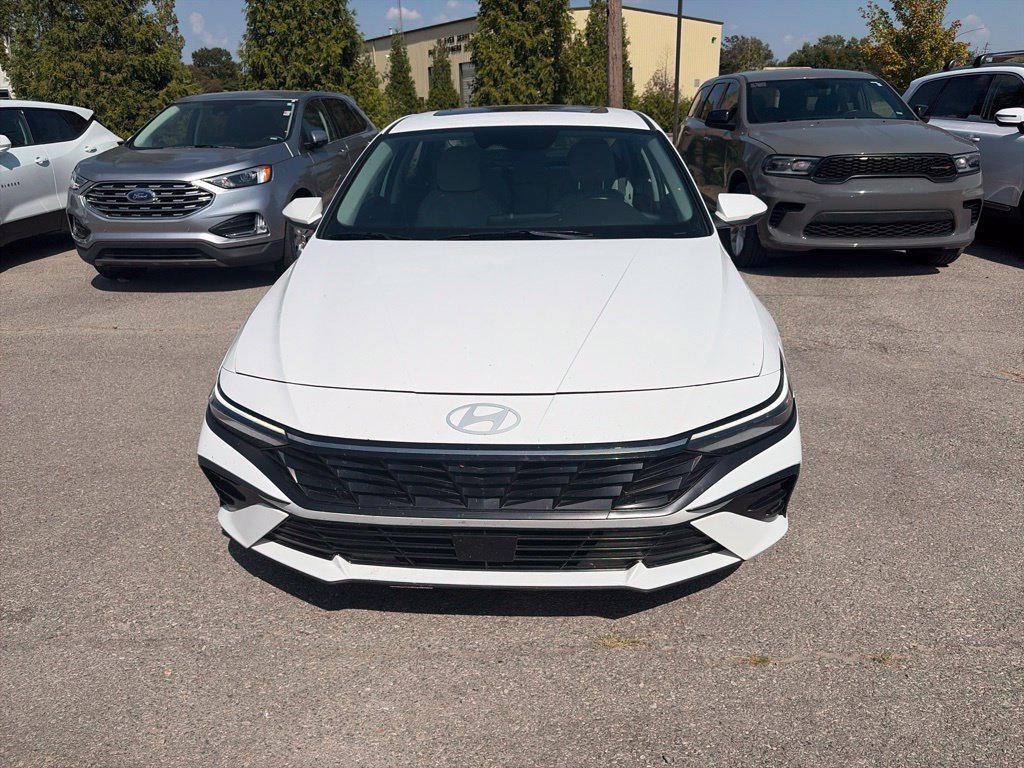 Used 2025 Hyundai Elantra Limited FWD image 9