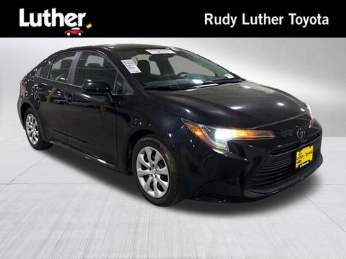 Certified 2025 Toyota Corolla LE FWD image 1
